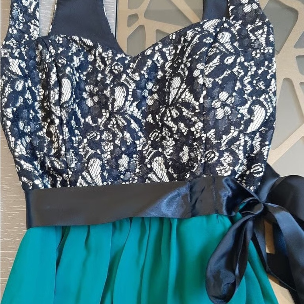 Black Lace Bodice Emerald Green Maxi Dress with Satin Waist Tie - Picture 2 of 2